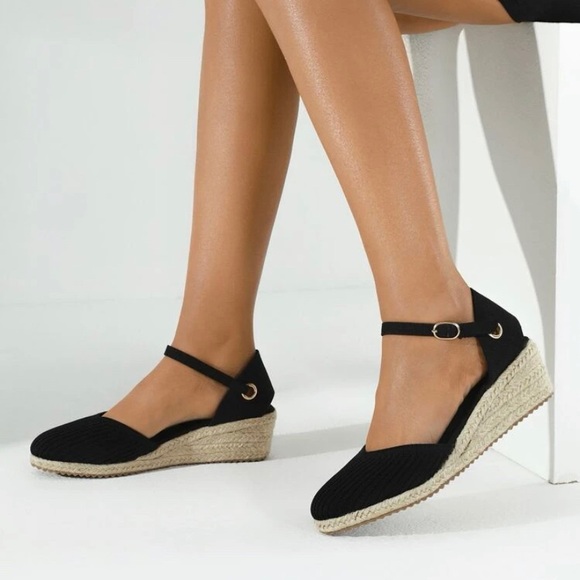 Sandals - Picture 1 of 5